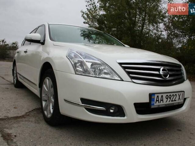 Белый Ниссан Теана, объемом двигателя 2.5 л и пробегом 198 тыс. км за 7999 $, фото 1 на Automoto.ua