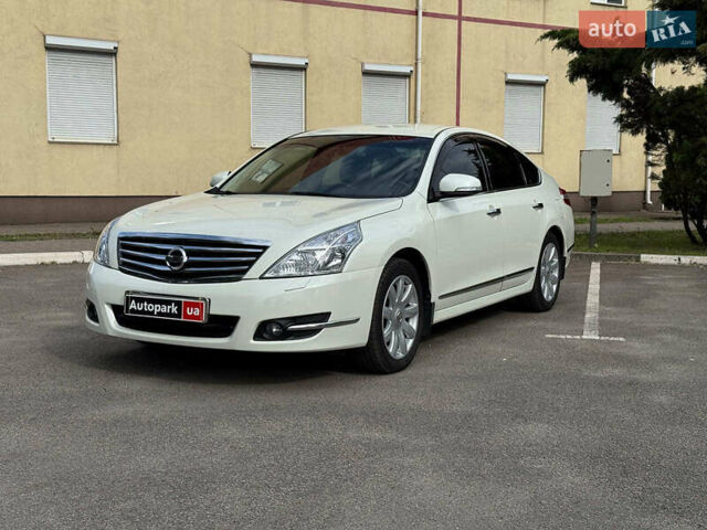 Білий Ніссан Теана, об'ємом двигуна 2.5 л та пробігом 150 тис. км за 10890 $, фото 1 на Automoto.ua