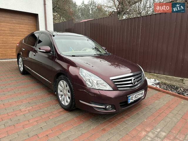 Красный Ниссан Теана, объемом двигателя 3.5 л и пробегом 278 тыс. км за 6700 $, фото 1 на Automoto.ua