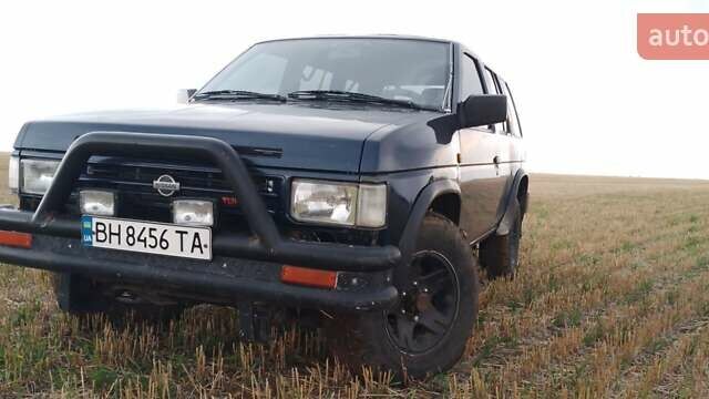 Синий Ниссан Террано, объемом двигателя 2.37 л и пробегом 360 тыс. км за 4500 $, фото 1 на Automoto.ua