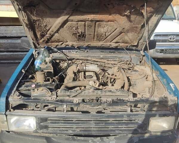 Синій Ніссан Террано, об'ємом двигуна 2.7 л та пробігом 287 тис. км за 2700 $, фото 1 на Automoto.ua