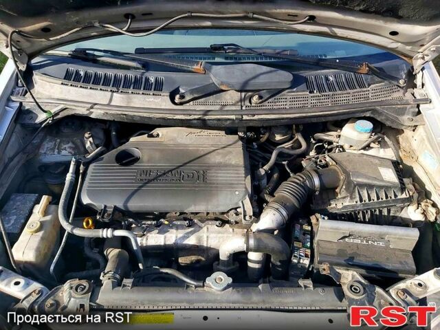 Ниссан Тино, объемом двигателя 2 л и пробегом 268 тыс. км за 2200 $, фото 1 на Automoto.ua