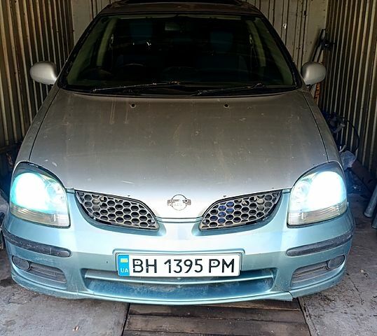 Серый Ниссан Тино, объемом двигателя 2 л и пробегом 315 тыс. км за 1100 $, фото 1 на Automoto.ua