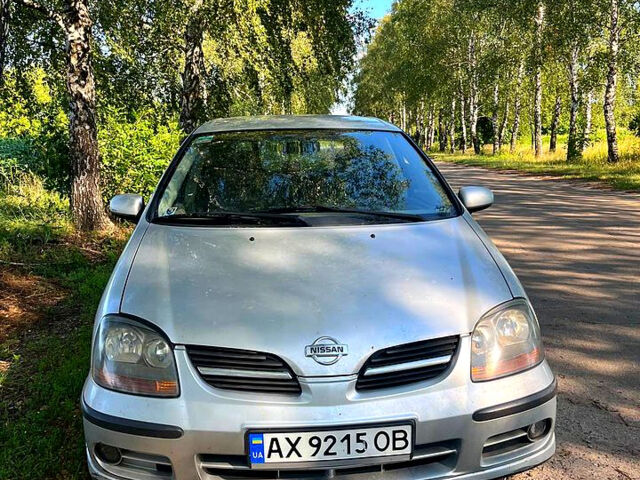 Серый Ниссан Тино, объемом двигателя 2 л и пробегом 205 тыс. км за 3800 $, фото 1 на Automoto.ua