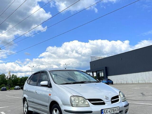 Серый Ниссан Тино, объемом двигателя 2 л и пробегом 225 тыс. км за 2500 $, фото 1 на Automoto.ua