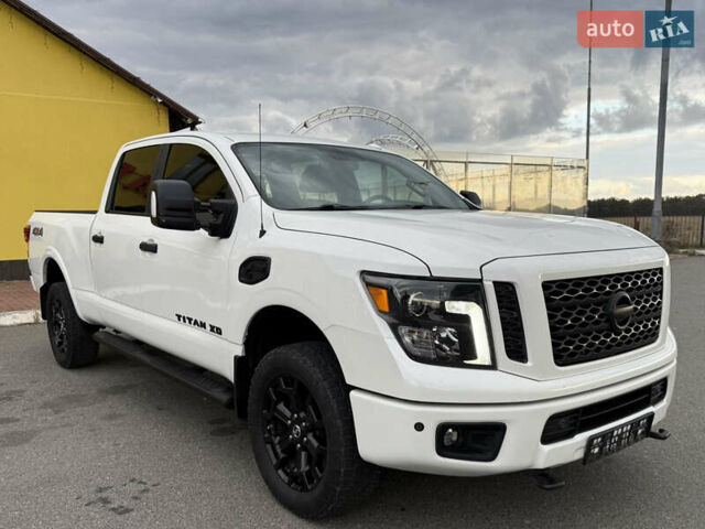 Белый Ниссан Титан, объемом двигателя 5 л и пробегом 118 тыс. км за 41500 $, фото 1 на Automoto.ua