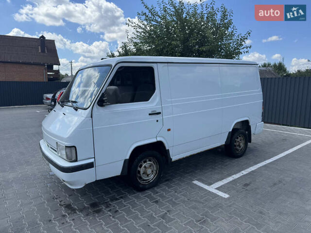 Белый Ниссан Трейд, объемом двигателя 2.28 л и пробегом 350 тыс. км за 2500 $, фото 1 на Automoto.ua