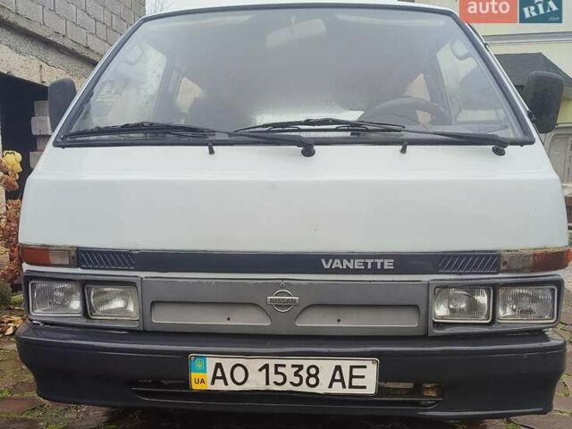 Белый Ниссан Ванетте, объемом двигателя 2 л и пробегом 216 тыс. км за 2100 $, фото 1 на Automoto.ua