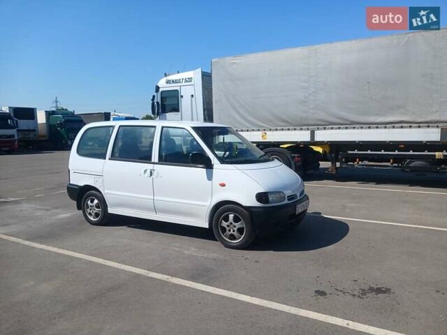 Белый Ниссан Ванетте, объемом двигателя 2.3 л и пробегом 300 тыс. км за 1880 $, фото 1 на Automoto.ua