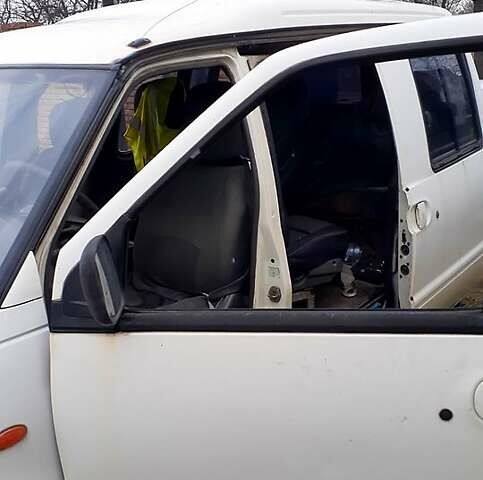 Білий Ніссан Ванетте, об'ємом двигуна 2.3 л та пробігом 297 тис. км за 2650 $, фото 1 на Automoto.ua