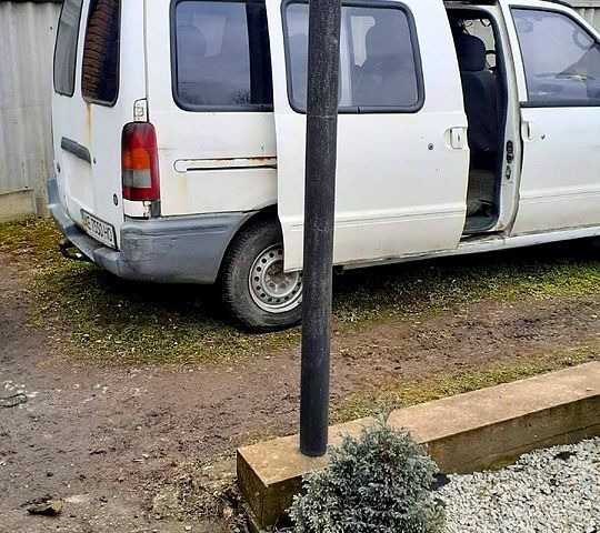 Білий Ніссан Ванетте, об'ємом двигуна 2.3 л та пробігом 297 тис. км за 2650 $, фото 1 на Automoto.ua