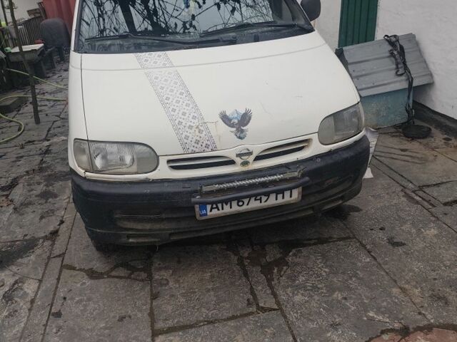 Белый Ниссан Ванетте, объемом двигателя 2.3 л и пробегом 385 тыс. км за 1200 $, фото 1 на Automoto.ua