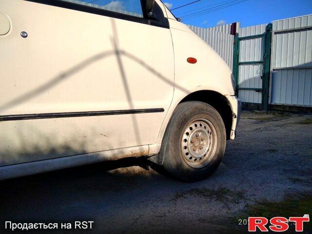 Белый Ниссан Ванетте, объемом двигателя 2.3 л и пробегом 266 тыс. км за 3200 $, фото 1 на Automoto.ua