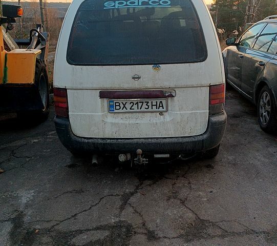 Білий Ніссан Ванетте, об'ємом двигуна 2.3 л та пробігом 385 тис. км за 1200 $, фото 1 на Automoto.ua