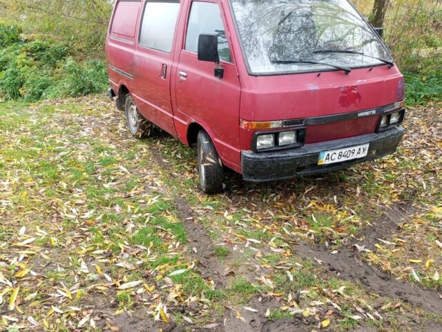 Красный Ниссан Ванетте, объемом двигателя 2 л и пробегом 250 тыс. км за 1200 $, фото 1 на Automoto.ua