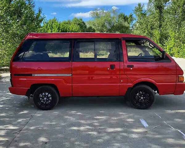 Красный Ниссан Ванетте, объемом двигателя 2 л и пробегом 340 тыс. км за 2500 $, фото 1 на Automoto.ua