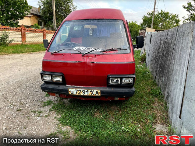 Червоний Ніссан Ванетте, об'ємом двигуна 1.5 л та пробігом 300 тис. км за 800 $, фото 1 на Automoto.ua