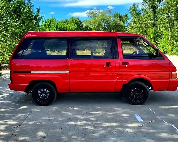 Червоний Ніссан Ванетте, об'ємом двигуна 2 л та пробігом 340 тис. км за 2500 $, фото 1 на Automoto.ua