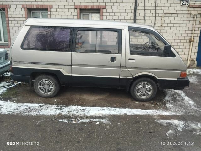 Сірий Ніссан Ванетте, об'ємом двигуна 0 л та пробігом 300 тис. км за 1800 $, фото 1 на Automoto.ua