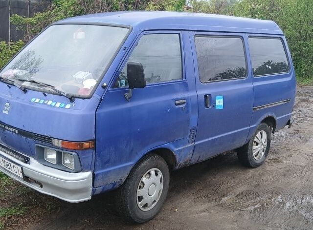 Синий Ниссан Ванетте, объемом двигателя 2 л и пробегом 2 тыс. км за 1500 $, фото 1 на Automoto.ua