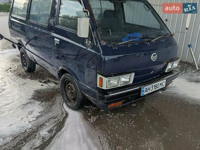 Синий Ниссан Ванетте, объемом двигателя 2 л и пробегом 240 тыс. км за 1100 $, фото 1 на Automoto.ua