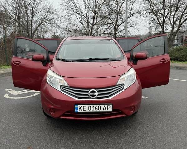 Красный Ниссан Верса, объемом двигателя 1.6 л и пробегом 134 тыс. км за 6300 $, фото 1 на Automoto.ua