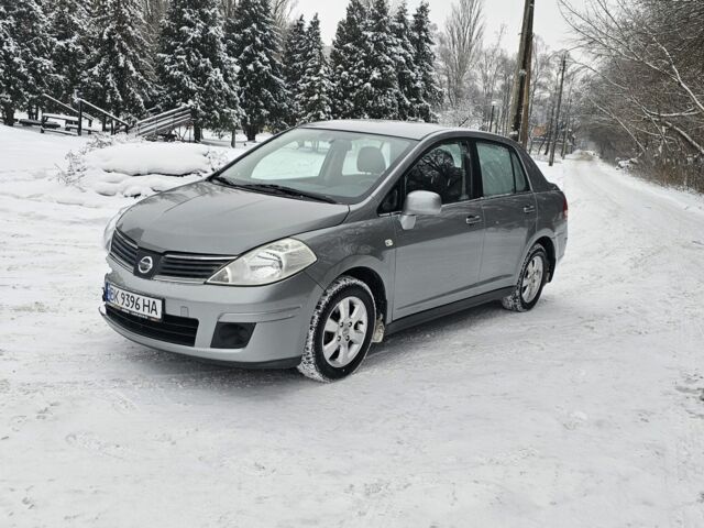 Серый Ниссан Верса, объемом двигателя 1.8 л и пробегом 99 тыс. км за 3900 $, фото 1 на Automoto.ua