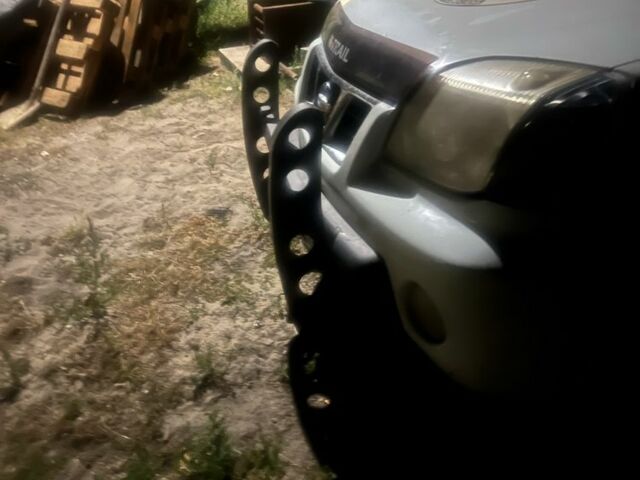 Белый Ниссан ИксТрейл, объемом двигателя 2 л и пробегом 300 тыс. км за 4000 $, фото 1 на Automoto.ua