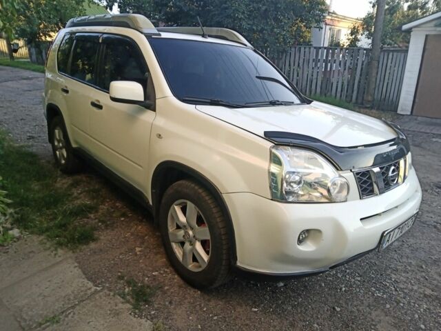 Белый Ниссан ИксТрейл, объемом двигателя 2 л и пробегом 249 тыс. км за 7999 $, фото 1 на Automoto.ua