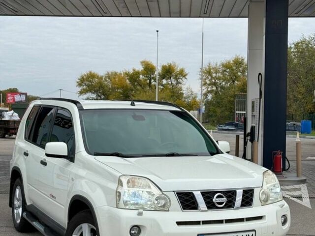 Білий Ніссан ІксТрейл, об'ємом двигуна 2 л та пробігом 208 тис. км за 8999 $, фото 1 на Automoto.ua