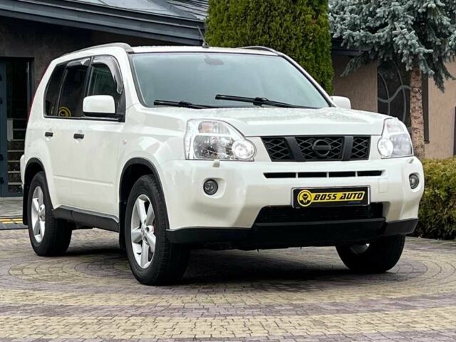 Белый Ниссан ИксТрейл, объемом двигателя 2 л и пробегом 255 тыс. км за 10650 $, фото 1 на Automoto.ua