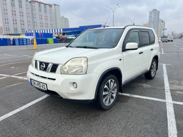 Белый Ниссан ИксТрейл, объемом двигателя 2 л и пробегом 271 тыс. км за 5000 $, фото 1 на Automoto.ua