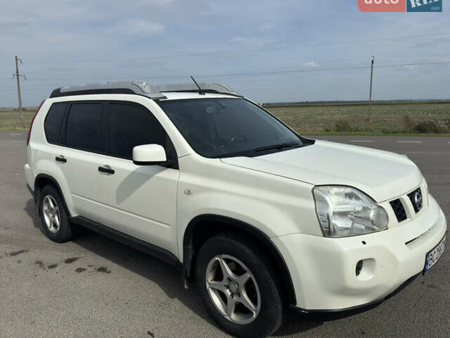 Белый Ниссан ИксТрейл, объемом двигателя 2 л и пробегом 243 тыс. км за 8500 $, фото 1 на Automoto.ua