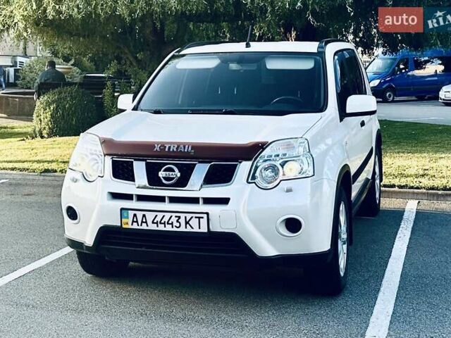 Белый Ниссан ИксТрейл, объемом двигателя 2 л и пробегом 100 тыс. км за 10800 $, фото 1 на Automoto.ua