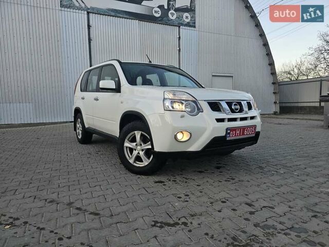 Белый Ниссан ИксТрейл, объемом двигателя 2 л и пробегом 205 тыс. км за 10799 $, фото 1 на Automoto.ua