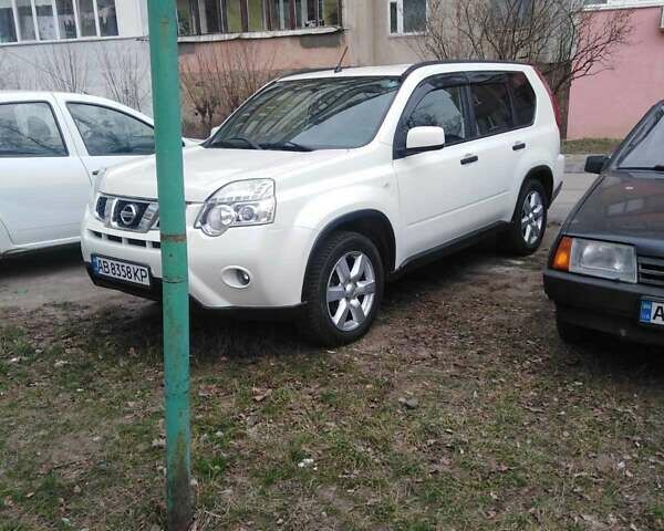 Белый Ниссан ИксТрейл, объемом двигателя 2 л и пробегом 194 тыс. км за 12000 $, фото 1 на Automoto.ua