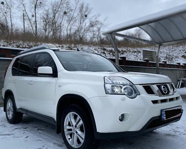 Білий Ніссан ІксТрейл, об'ємом двигуна 2 л та пробігом 220 тис. км за 12800 $, фото 1 на Automoto.ua