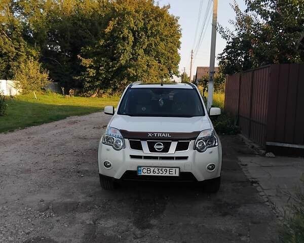 Белый Ниссан ИксТрейл, объемом двигателя 2 л и пробегом 145 тыс. км за 14000 $, фото 1 на Automoto.ua