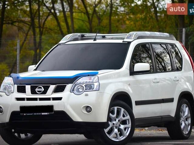 Белый Ниссан ИксТрейл, объемом двигателя 2 л и пробегом 121 тыс. км за 13800 $, фото 1 на Automoto.ua