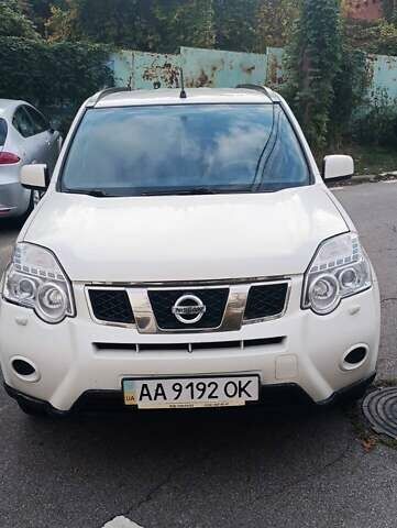 Белый Ниссан ИксТрейл, объемом двигателя 2 л и пробегом 275 тыс. км за 11000 $, фото 1 на Automoto.ua