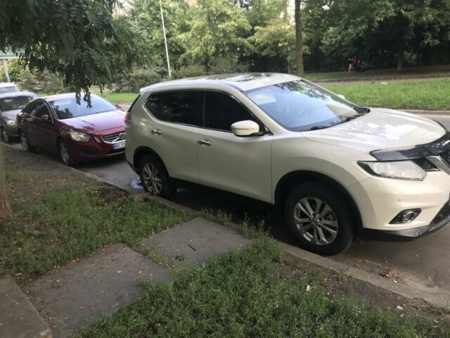 Белый Ниссан ИксТрейл, объемом двигателя 1.6 л и пробегом 300 тыс. км за 11000 $, фото 1 на Automoto.ua