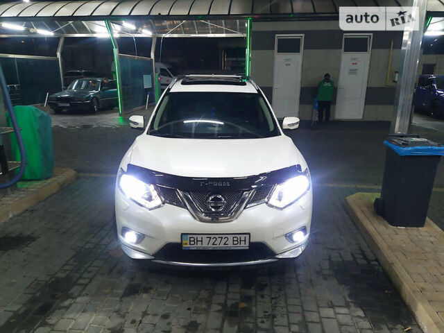 Белый Ниссан ИксТрейл, объемом двигателя 1.6 л и пробегом 250 тыс. км за 16000 $, фото 1 на Automoto.ua