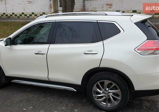 Белый Ниссан ИксТрейл, объемом двигателя 2.49 л и пробегом 60 тыс. км за 21500 $, фото 1 на Automoto.ua