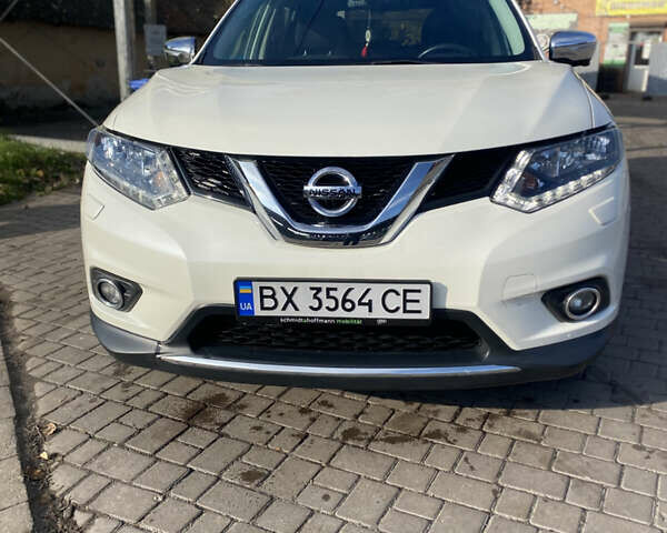 Белый Ниссан ИксТрейл, объемом двигателя 2.49 л и пробегом 183 тыс. км за 17500 $, фото 1 на Automoto.ua