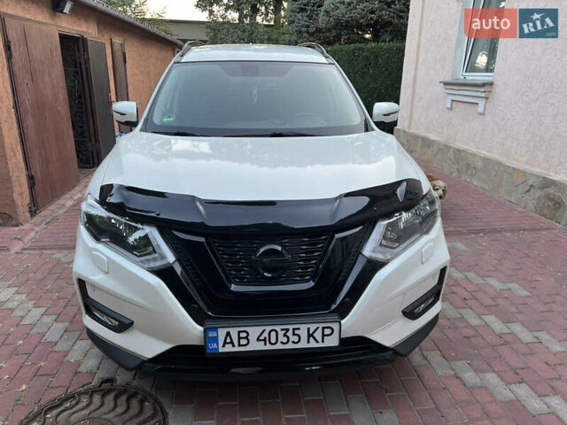 Белый Ниссан ИксТрейл, объемом двигателя 2.49 л и пробегом 130 тыс. км за 16800 $, фото 1 на Automoto.ua