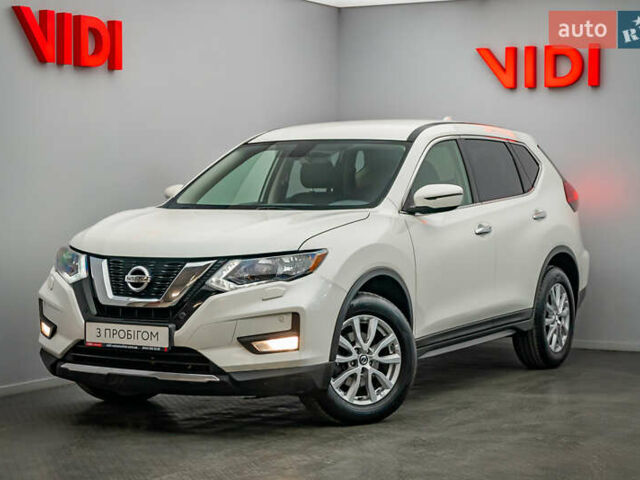 Белый Ниссан ИксТрейл, объемом двигателя 1.6 л и пробегом 141 тыс. км за 17810 $, фото 1 на Automoto.ua