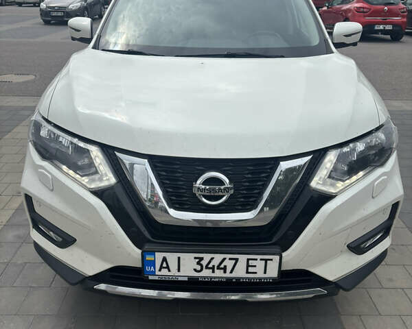 Белый Ниссан ИксТрейл, объемом двигателя 1.6 л и пробегом 107 тыс. км за 23000 $, фото 1 на Automoto.ua