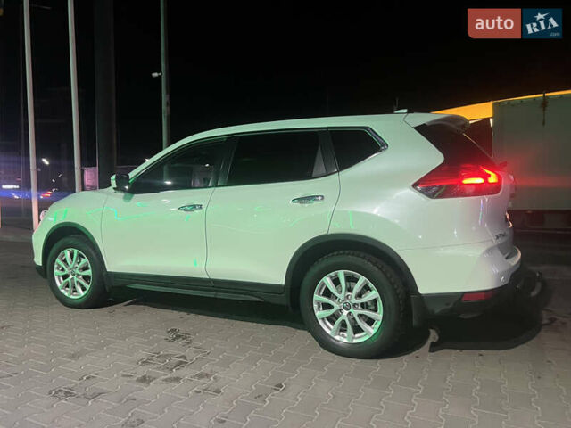 Белый Ниссан ИксТрейл, объемом двигателя 1.6 л и пробегом 98 тыс. км за 19500 $, фото 1 на Automoto.ua