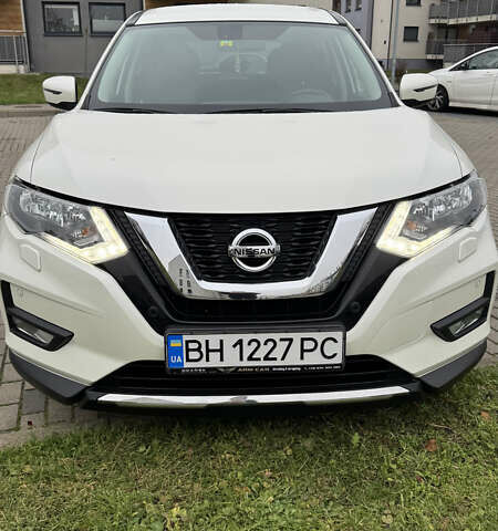Белый Ниссан ИксТрейл, объемом двигателя 1.6 л и пробегом 70 тыс. км за 24000 $, фото 1 на Automoto.ua