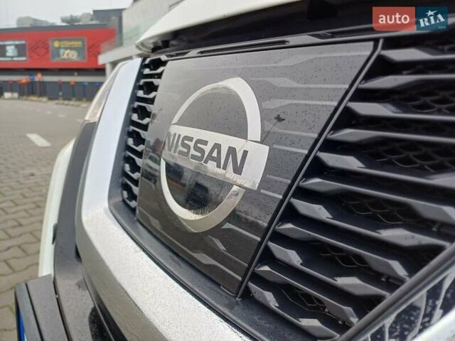 Білий Ніссан ІксТрейл, об'ємом двигуна 2.49 л та пробігом 63 тис. км за 24800 $, фото 1 на Automoto.ua